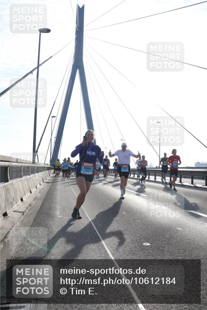 03.10.2026 - Köhlbrandbrückenlauf Tim E. http://msf.ph/oto/10612184 03.10.2026 09:28:09 Position 1 2021 meine-sportfotos.de