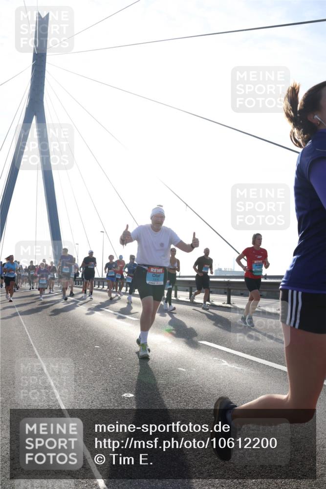 03.10.2026 - Köhlbrandbrückenlauf Tim E. http://msf.ph/oto/10612200 03.10.2026 09:28:10 Position 1  meine-sportfotos.de