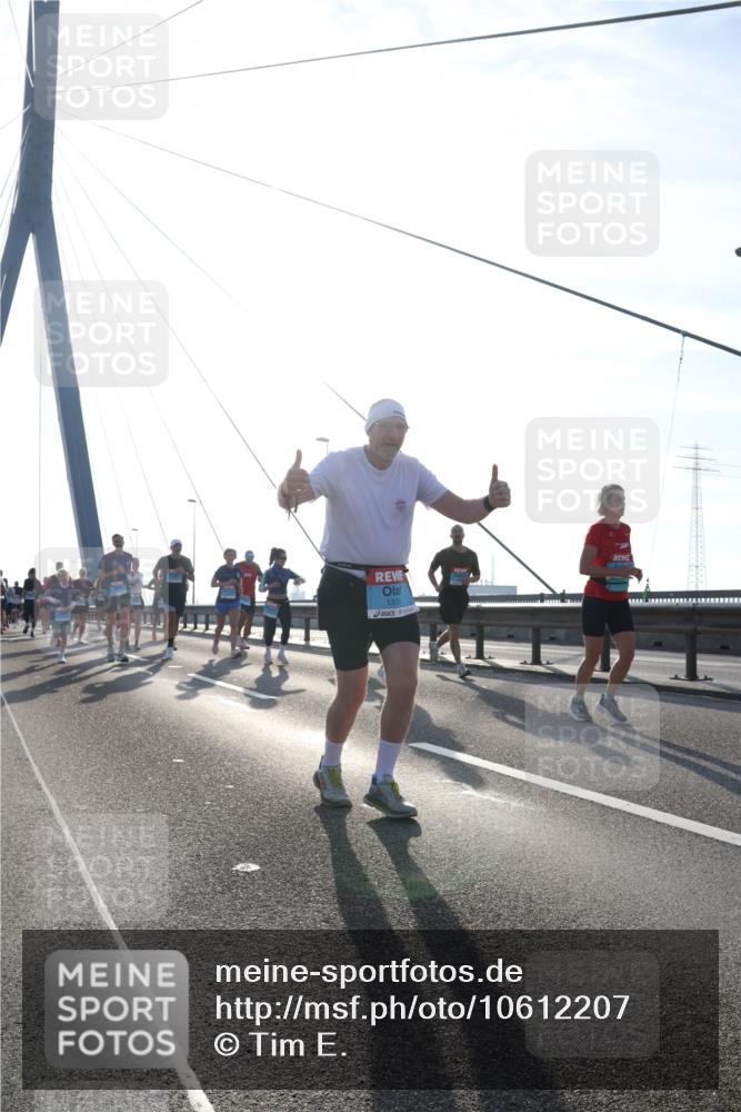 03.10.2026 - Köhlbrandbrückenlauf Tim E. http://msf.ph/oto/10612207 03.10.2026 09:28:10 Position 1 1379 meine-sportfotos.de
