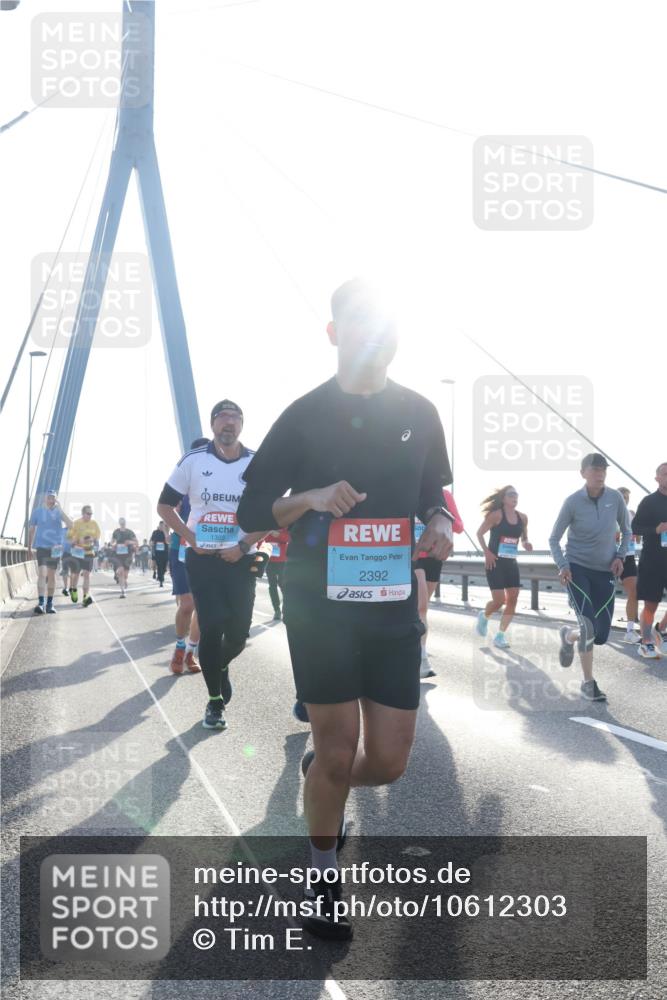 03.10.2026 - Köhlbrandbrückenlauf Tim E. http://msf.ph/oto/10612303 03.10.2026 09:28:18 Position 1 1303, 2392 meine-sportfotos.de