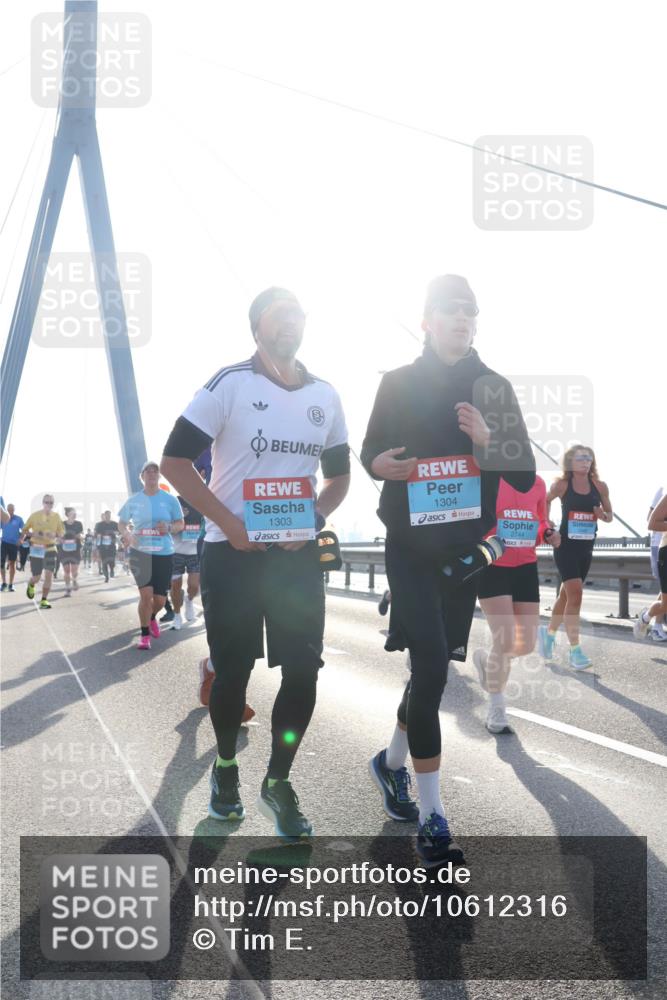 03.10.2026 - Köhlbrandbrückenlauf Tim E. http://msf.ph/oto/10612316 03.10.2026 09:28:19 Position 1 1303, 1304, 2744 meine-sportfotos.de