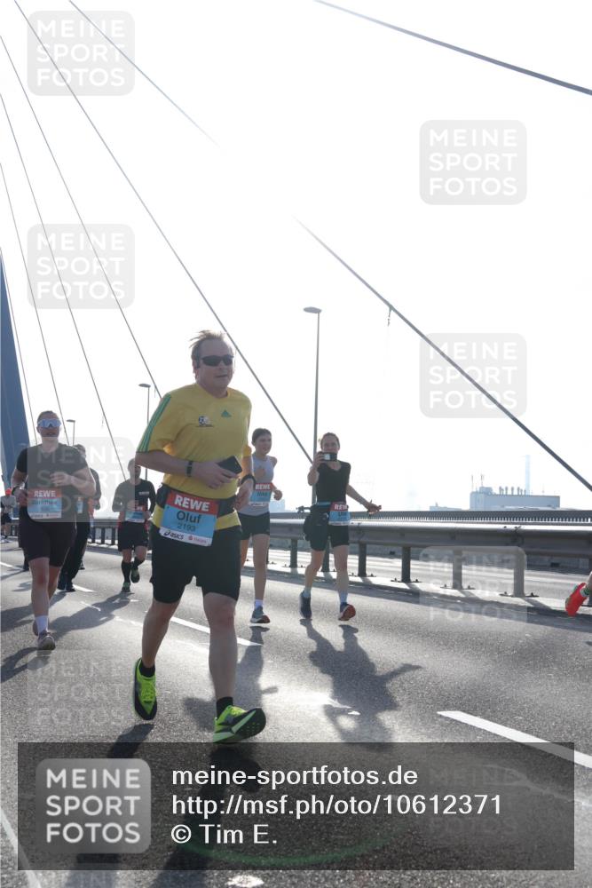03.10.2026 - Köhlbrandbrückenlauf Tim E. http://msf.ph/oto/10612371 03.10.2026 09:28:22 Position 1 2193 meine-sportfotos.de