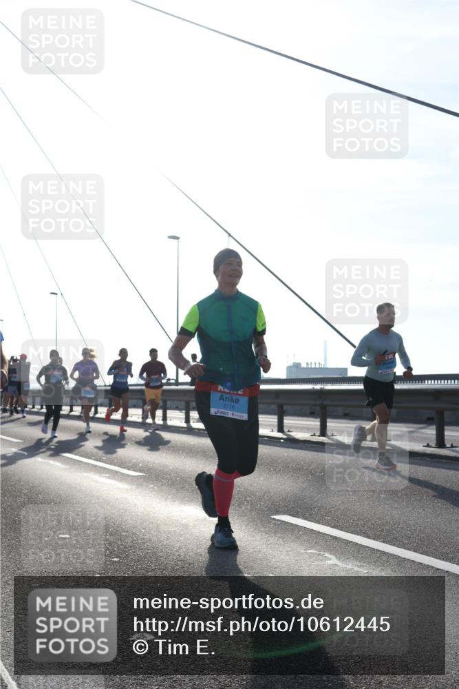03.10.2026 - Köhlbrandbrückenlauf Tim E. http://msf.ph/oto/10612445 03.10.2026 09:28:28 Position 1 2716 meine-sportfotos.de