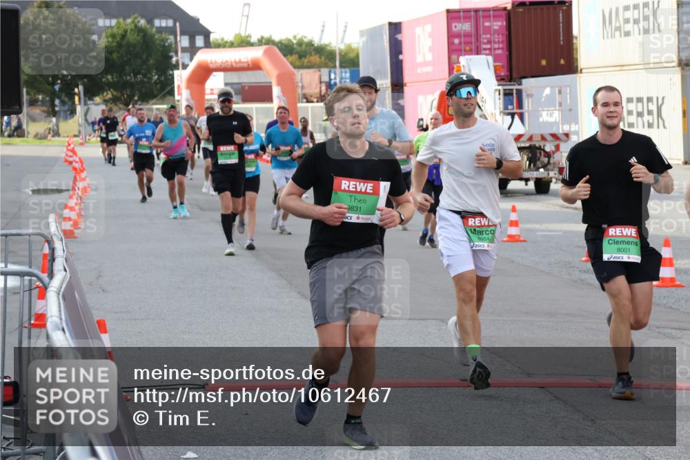 03.10.2026 - Köhlbrandbrückenlauf Tim E. http://msf.ph/oto/10612467 03.10.2026 16:18:19 Ziel 7498, 7514, 7763, 8000, 8001, 8435, 8488, 8547, 8572, 8607, 8862, 8874, 8954, 9275, 9358, 9700, 9831 meine-sportfotos.de