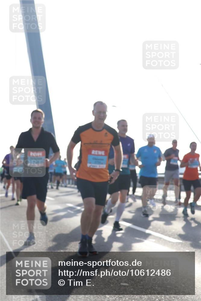 03.10.2026 - Köhlbrandbrückenlauf Tim E. http://msf.ph/oto/10612486 03.10.2026 09:28:32 Position 1  meine-sportfotos.de