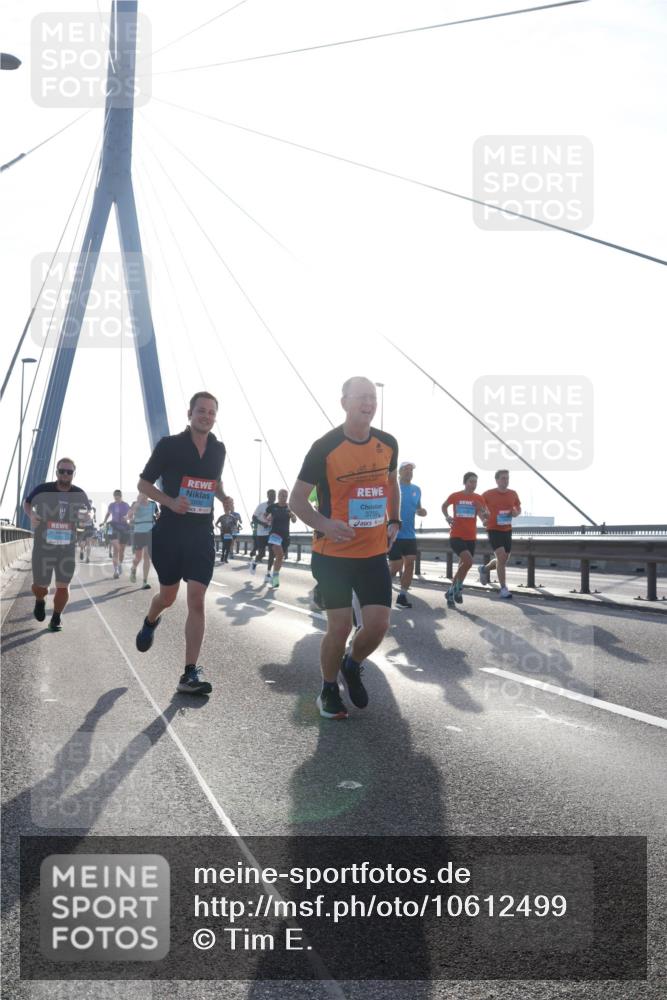 03.10.2026 - Köhlbrandbrückenlauf Tim E. http://msf.ph/oto/10612499 03.10.2026 09:28:33 Position 1 3759 meine-sportfotos.de