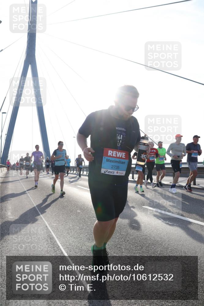 03.10.2026 - Köhlbrandbrückenlauf Tim E. http://msf.ph/oto/10612532 03.10.2026 09:28:35 Position 1 2735 meine-sportfotos.de