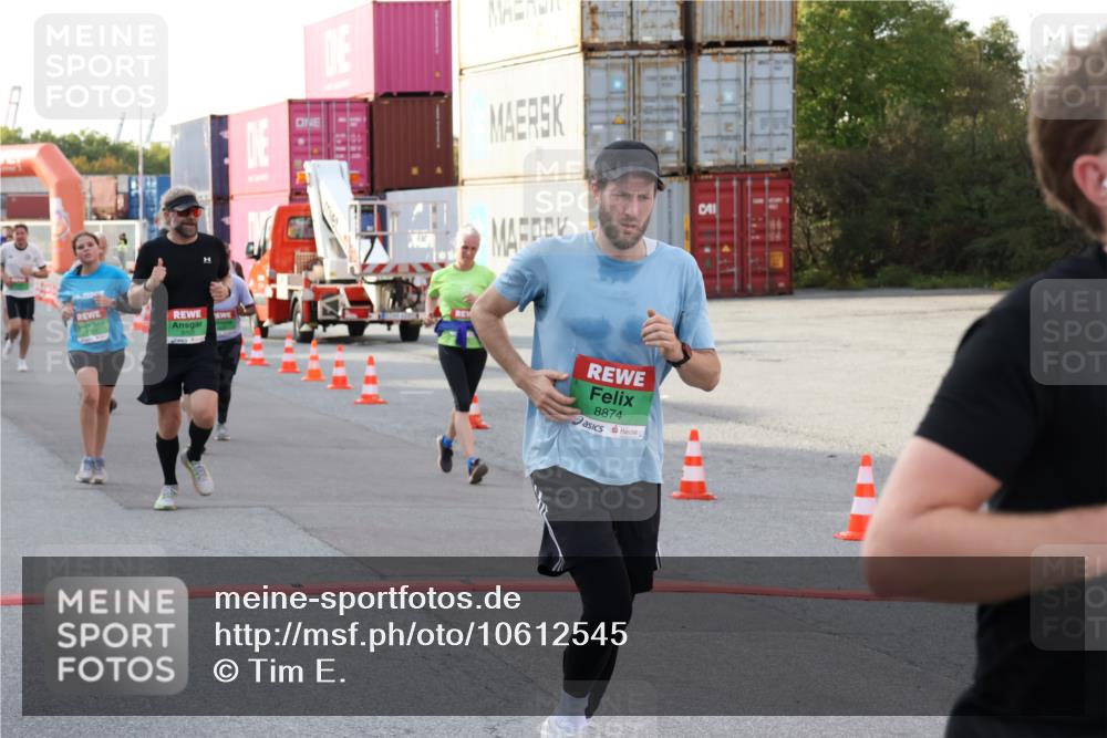 03.10.2026 - Köhlbrandbrückenlauf Tim E. http://msf.ph/oto/10612545 03.10.2026 16:18:22 Ziel 7230, 7514, 7763, 8000, 8001, 8435, 8488, 8547, 8572, 8607, 8862, 8874, 8954, 9275, 9358, 9700, 9831 meine-sportfotos.de