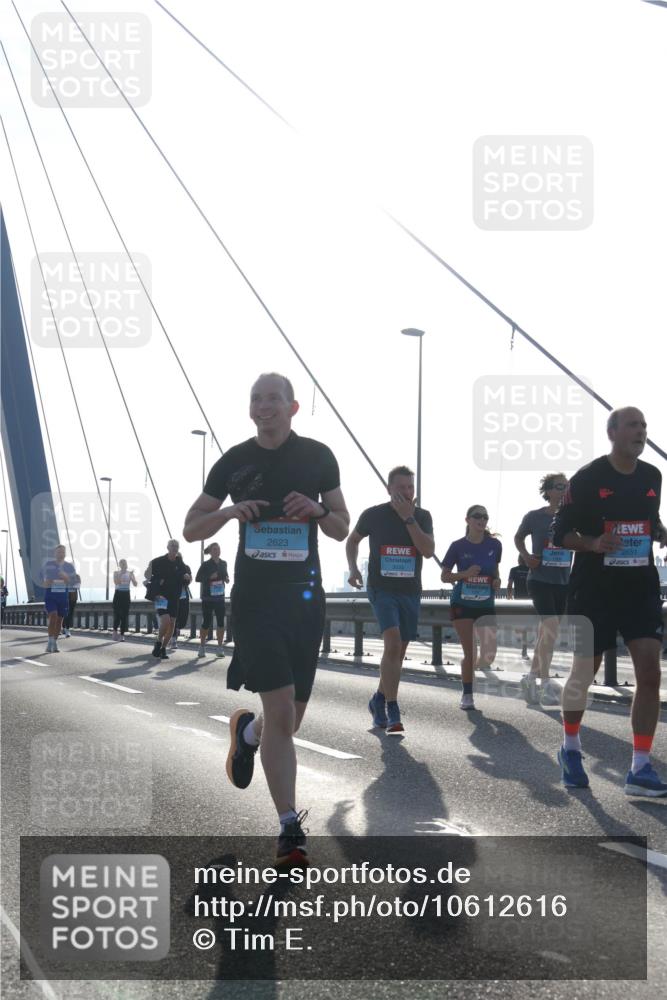 03.10.2026 - Köhlbrandbrückenlauf Tim E. http://msf.ph/oto/10612616 03.10.2026 09:28:42 Position 1 2623, 2651 meine-sportfotos.de