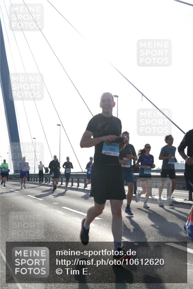 03.10.2026 - Köhlbrandbrückenlauf Tim E. http://msf.ph/oto/10612620 03.10.2026 09:28:42 Position 1 2623 meine-sportfotos.de