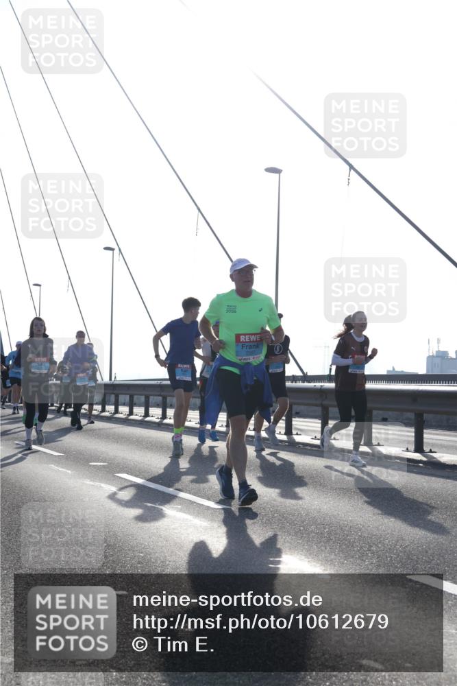 03.10.2026 - Köhlbrandbrückenlauf Tim E. http://msf.ph/oto/10612679 03.10.2026 09:28:50 Position 1 2026 meine-sportfotos.de
