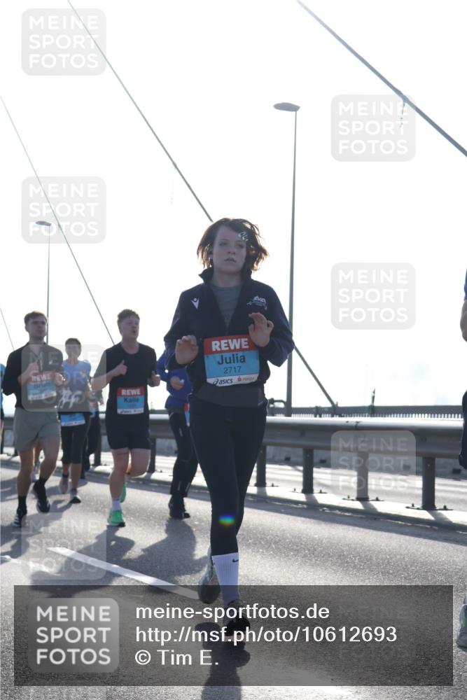 03.10.2026 - Köhlbrandbrückenlauf Tim E. http://msf.ph/oto/10612693 03.10.2026 09:28:52 Position 1 2717 meine-sportfotos.de