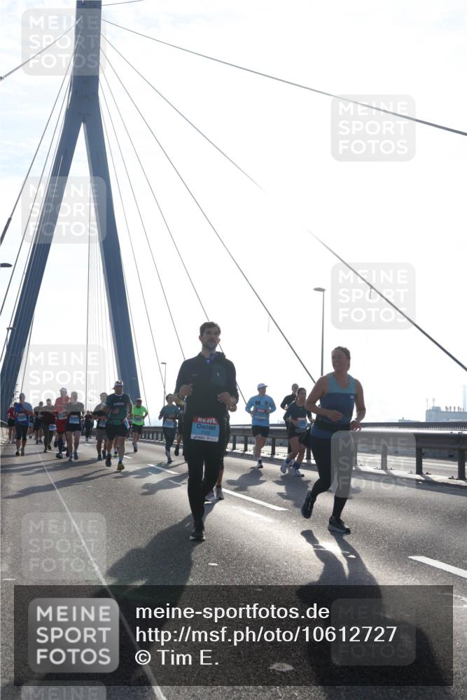 03.10.2026 - Köhlbrandbrückenlauf Tim E. http://msf.ph/oto/10612727 03.10.2026 09:28:55 Position 1  meine-sportfotos.de