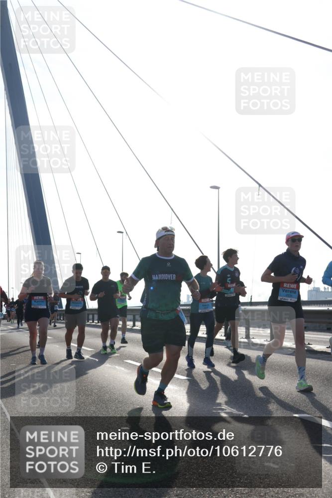03.10.2026 - Köhlbrandbrückenlauf Tim E. http://msf.ph/oto/10612776 03.10.2026 09:28:58 Position 1  meine-sportfotos.de