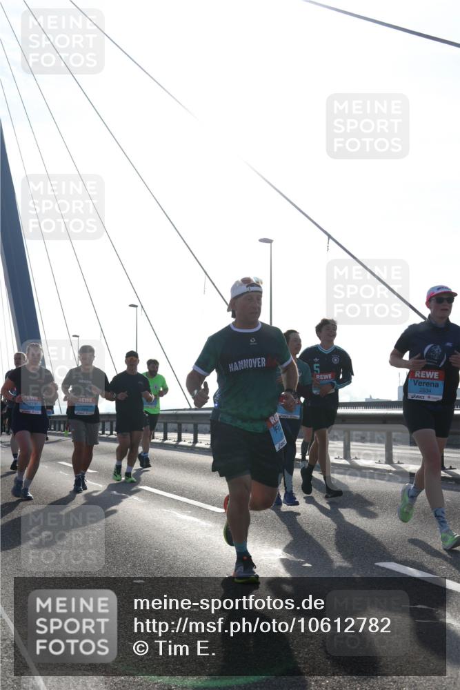 03.10.2026 - Köhlbrandbrückenlauf Tim E. http://msf.ph/oto/10612782 03.10.2026 09:28:59 Position 1 2534 meine-sportfotos.de