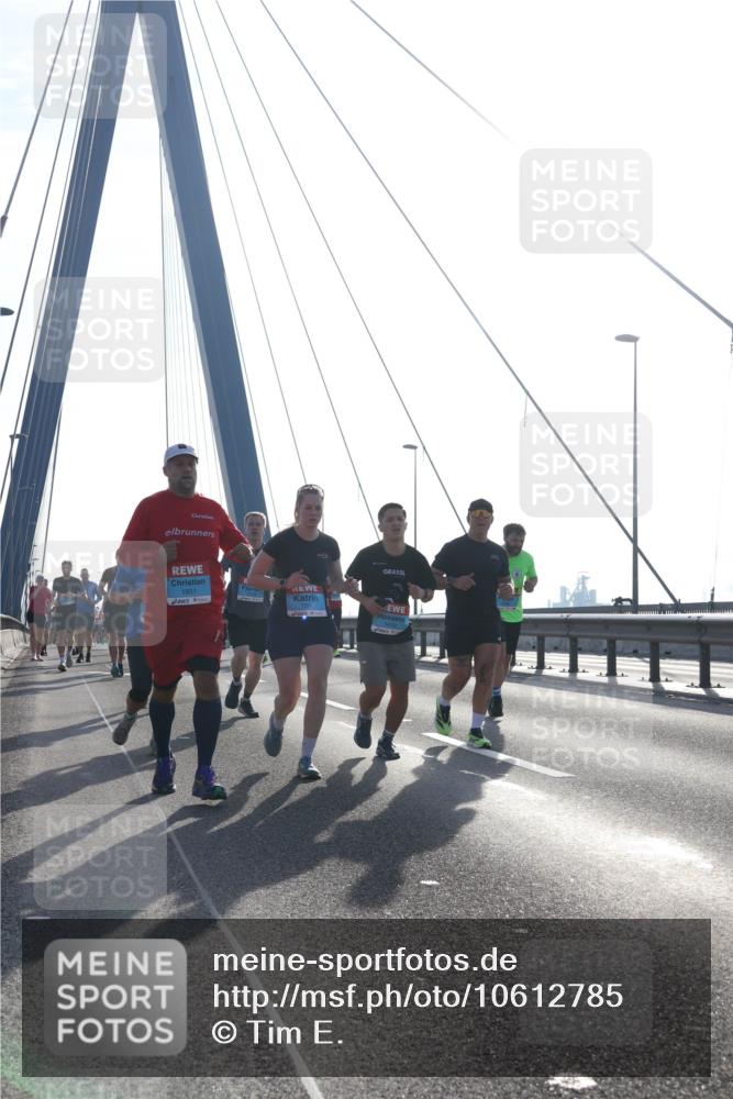 03.10.2026 - Köhlbrandbrückenlauf Tim E. http://msf.ph/oto/10612785 03.10.2026 09:28:59 Position 1 1851, 1254, 1419 meine-sportfotos.de