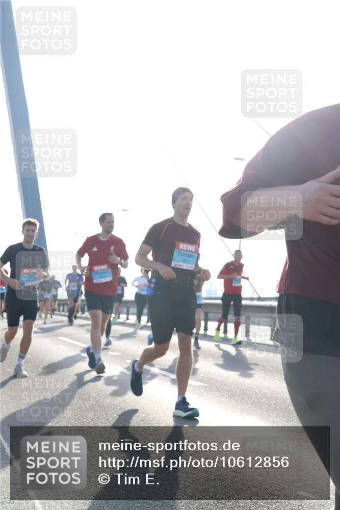 03.10.2026 - Köhlbrandbrückenlauf Tim E. http://msf.ph/oto/10612856 03.10.2026 09:29:05 Position 1  meine-sportfotos.de