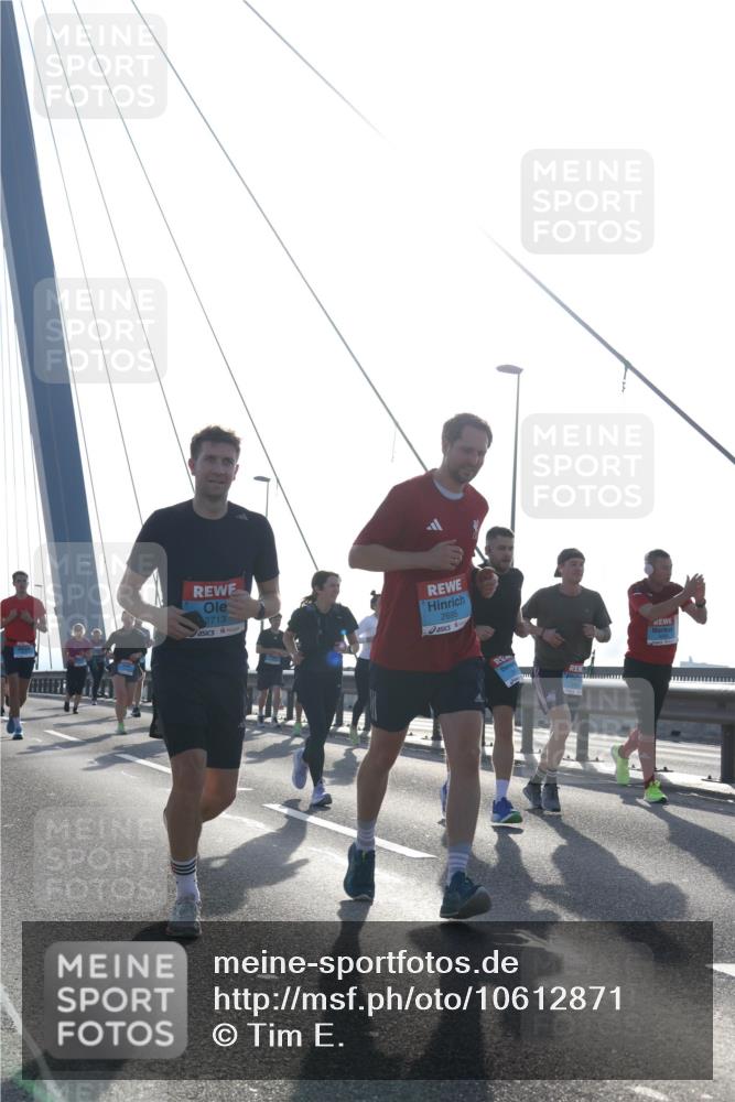 03.10.2026 - Köhlbrandbrückenlauf Tim E. http://msf.ph/oto/10612871 03.10.2026 09:29:06 Position 1 2713, 2695 meine-sportfotos.de