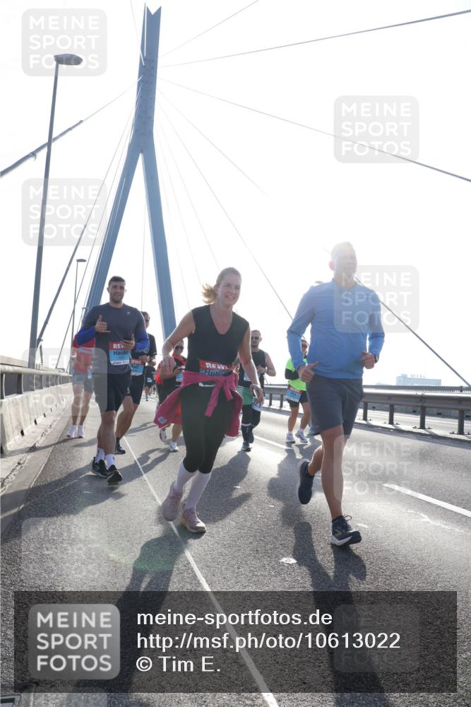 03.10.2026 - Köhlbrandbrückenlauf Tim E. http://msf.ph/oto/10613022 03.10.2026 09:29:20 Position 1  meine-sportfotos.de