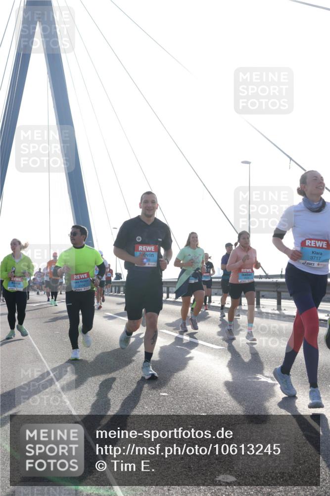 03.10.2026 - Köhlbrandbrückenlauf Tim E. http://msf.ph/oto/10613245 03.10.2026 09:29:38 Position 1 2104, 3717 meine-sportfotos.de