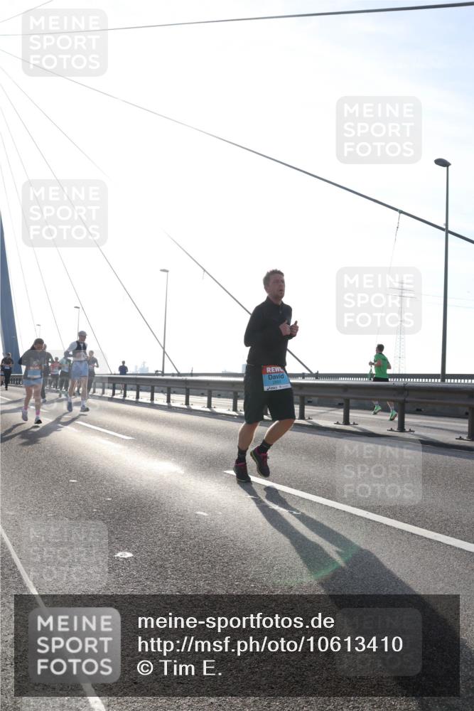 03.10.2026 - Köhlbrandbrückenlauf Tim E. http://msf.ph/oto/10613410 03.10.2026 09:29:54 Position 1  meine-sportfotos.de