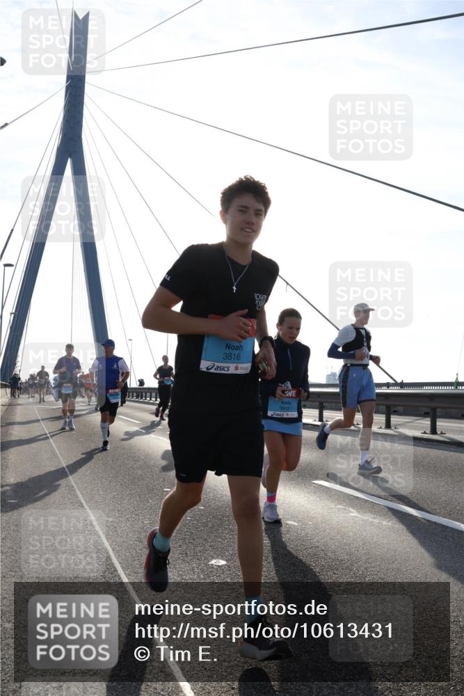 03.10.2026 - Köhlbrandbrückenlauf Tim E. http://msf.ph/oto/10613431 03.10.2026 09:29:56 Position 1 3816, 3813 meine-sportfotos.de