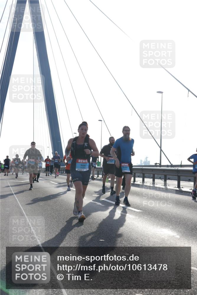 03.10.2026 - Köhlbrandbrückenlauf Tim E. http://msf.ph/oto/10613478 03.10.2026 09:30:01 Position 1 3725 meine-sportfotos.de