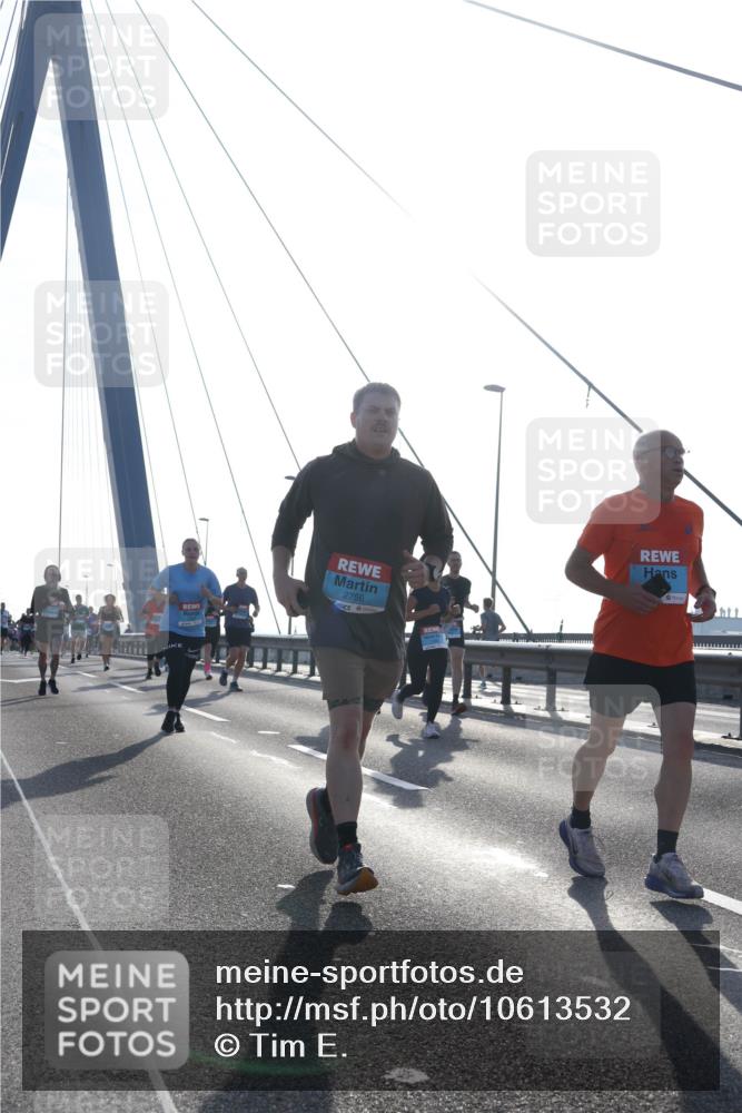 03.10.2026 - Köhlbrandbrückenlauf Tim E. http://msf.ph/oto/10613532 03.10.2026 09:30:04 Position 1 2756 meine-sportfotos.de
