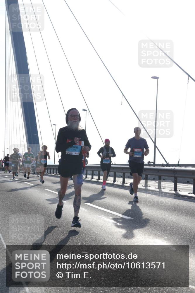 03.10.2026 - Köhlbrandbrückenlauf Tim E. http://msf.ph/oto/10613571 03.10.2026 09:30:08 Position 1 1729 meine-sportfotos.de