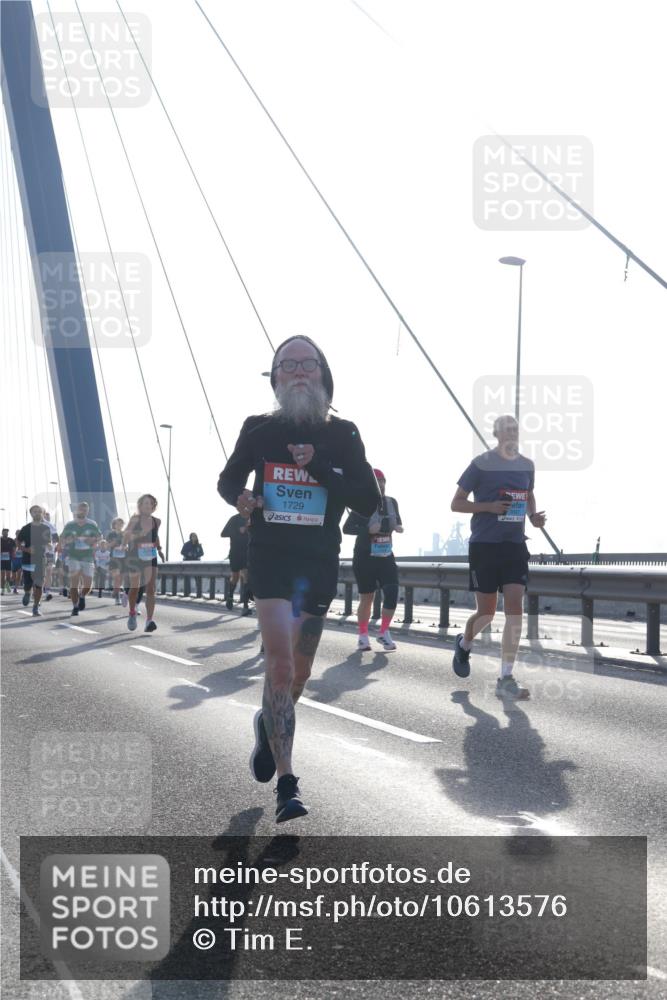 03.10.2026 - Köhlbrandbrückenlauf Tim E. http://msf.ph/oto/10613576 03.10.2026 09:30:08 Position 1 1729 meine-sportfotos.de