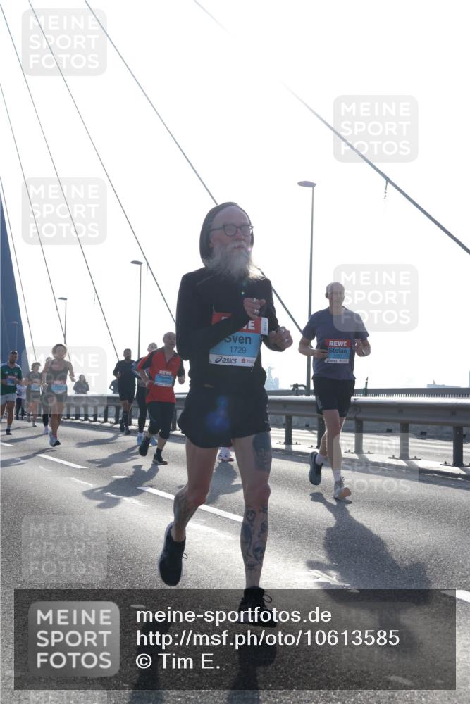 03.10.2026 - Köhlbrandbrückenlauf Tim E. http://msf.ph/oto/10613585 03.10.2026 09:30:08 Position 1 1729 meine-sportfotos.de