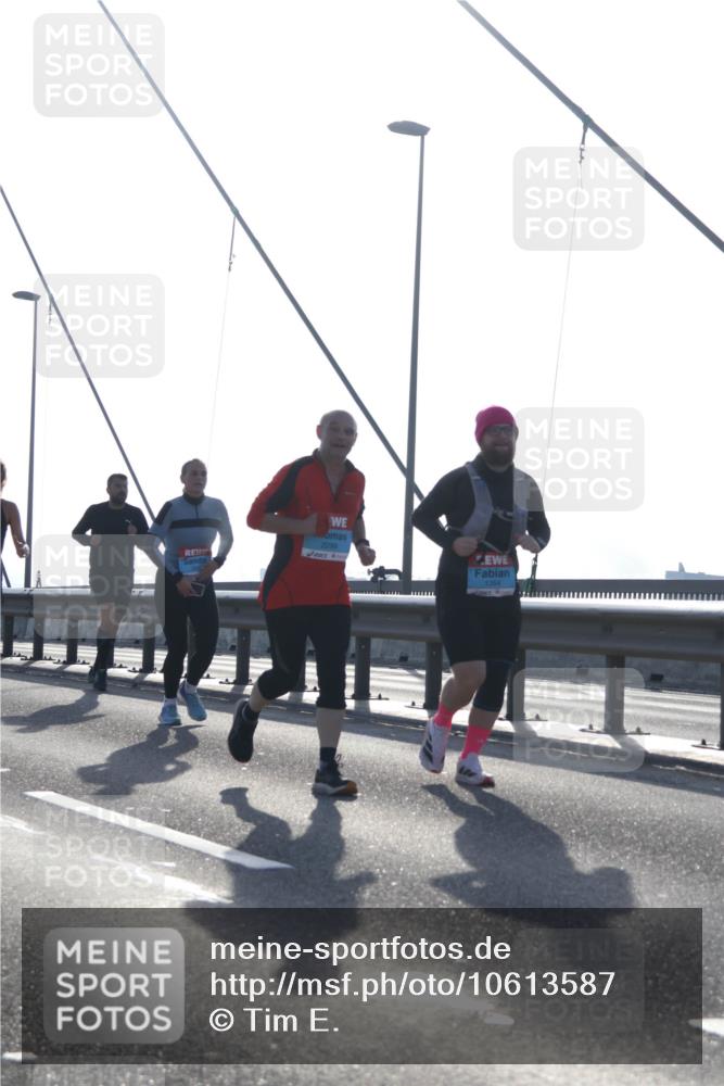 03.10.2026 - Köhlbrandbrückenlauf Tim E. http://msf.ph/oto/10613587 03.10.2026 09:30:10 Position 1 1354, 2299 meine-sportfotos.de