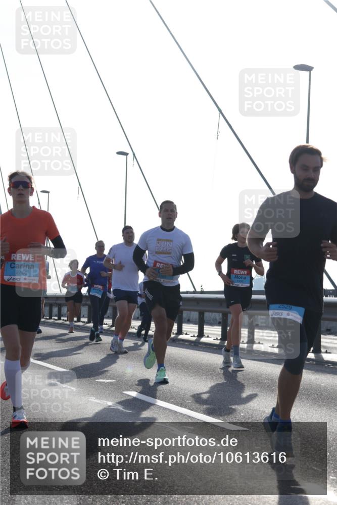 03.10.2026 - Köhlbrandbrückenlauf Tim E. http://msf.ph/oto/10613616 03.10.2026 09:30:14 Position 1 2706, 1383, 1900, 2529 meine-sportfotos.de