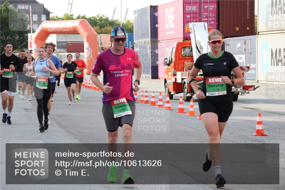 03.10.2026 - Köhlbrandbrückenlauf Tim E. http://msf.ph/oto/10613626 03.10.2026 16:19:13 Ziel 7629, 7630, 7950, 7953, 8109, 8468, 9669 meine-sportfotos.de