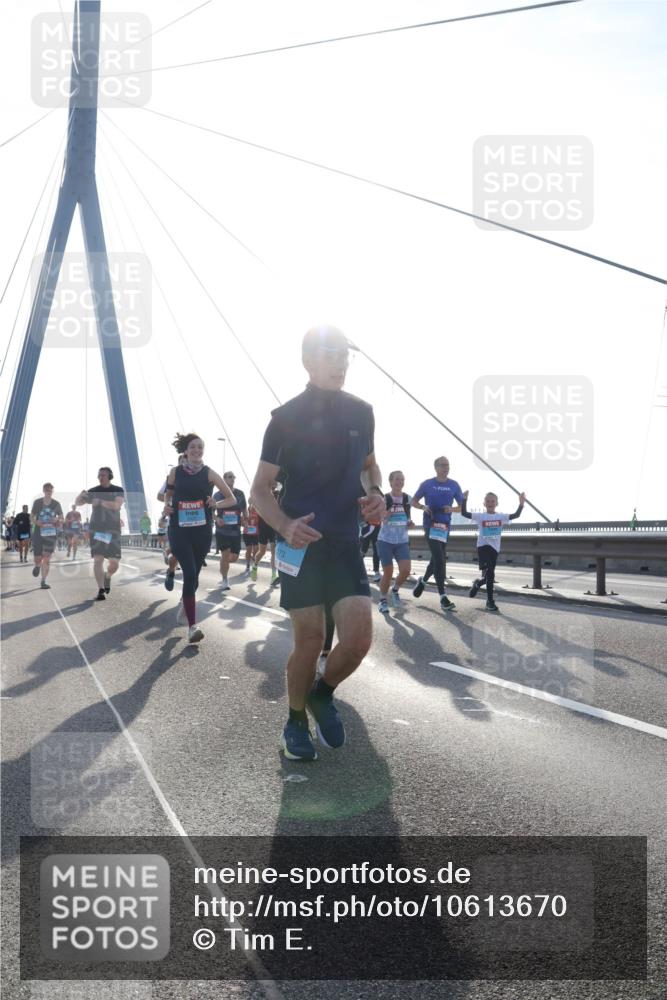 03.10.2026 - Köhlbrandbrückenlauf Tim E. http://msf.ph/oto/10613670 03.10.2026 09:30:19 Position 1  meine-sportfotos.de