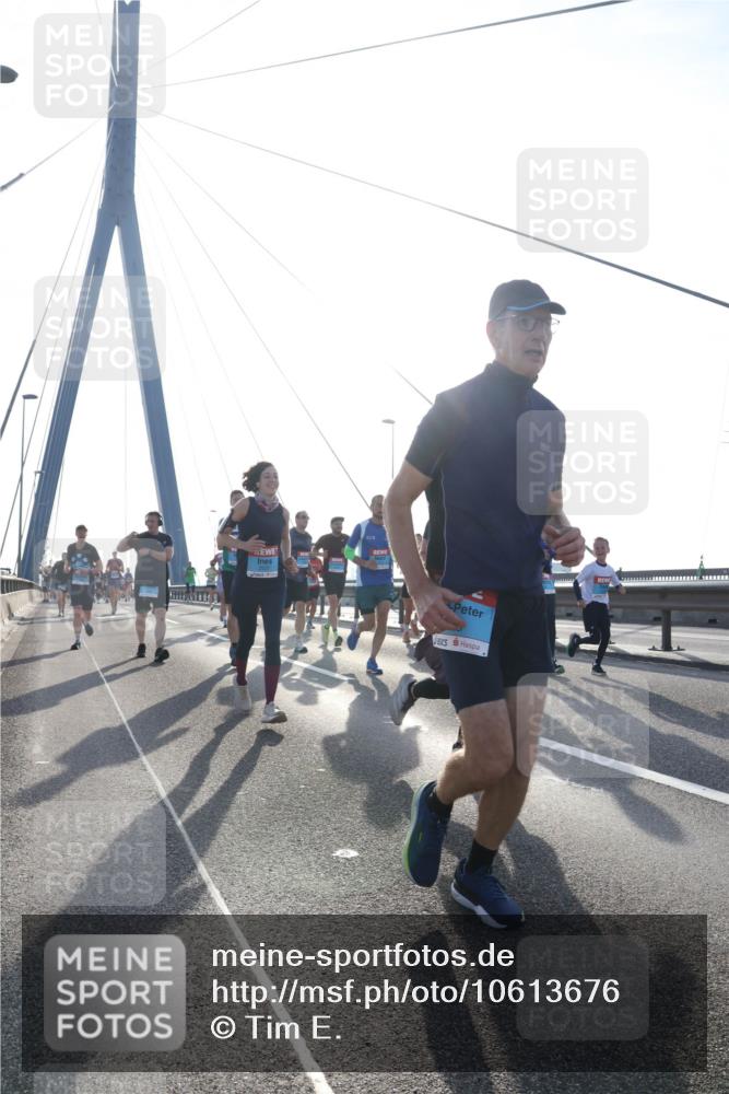 03.10.2026 - Köhlbrandbrückenlauf Tim E. http://msf.ph/oto/10613676 03.10.2026 09:30:19 Position 1  meine-sportfotos.de