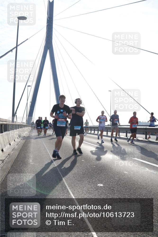 03.10.2026 - Köhlbrandbrückenlauf Tim E. http://msf.ph/oto/10613723 03.10.2026 09:30:22 Position 1  meine-sportfotos.de