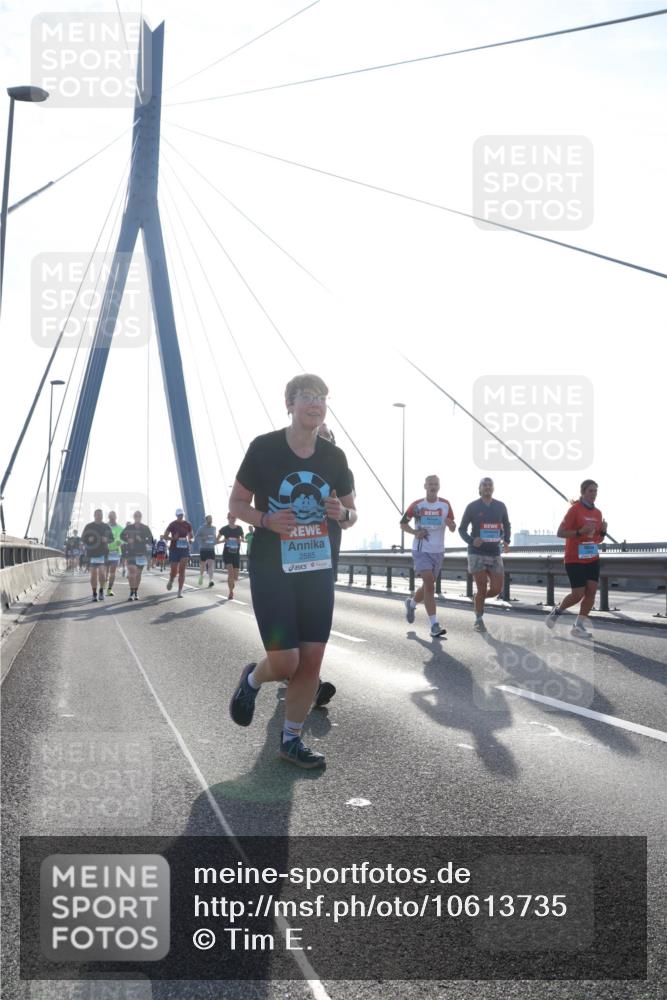 03.10.2026 - Köhlbrandbrückenlauf Tim E. http://msf.ph/oto/10613735 03.10.2026 09:30:23 Position 1 2565 meine-sportfotos.de