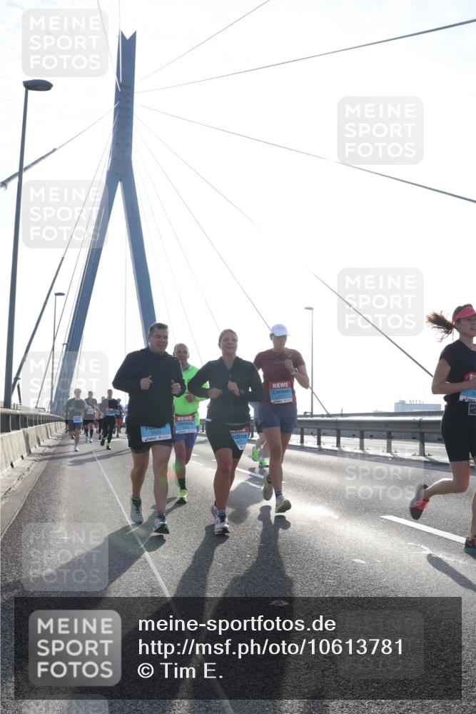 03.10.2026 - Köhlbrandbrückenlauf Tim E. http://msf.ph/oto/10613781 03.10.2026 09:30:27 Position 1 2433 meine-sportfotos.de
