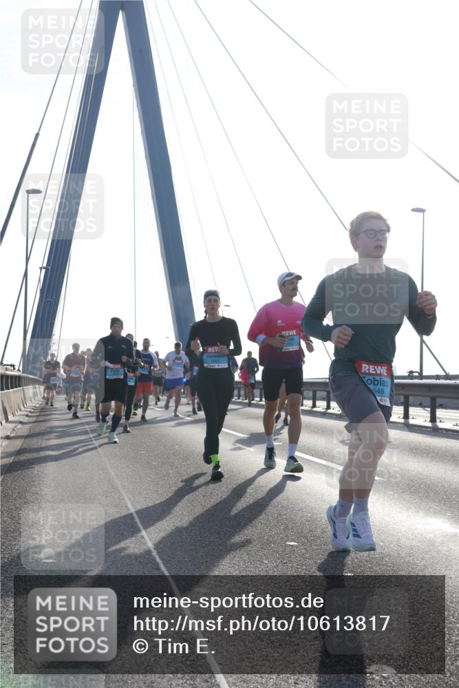03.10.2026 - Köhlbrandbrückenlauf Tim E. http://msf.ph/oto/10613817 03.10.2026 09:30:30 Position 1 549 meine-sportfotos.de