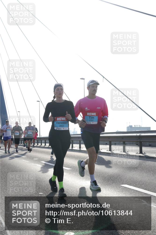 03.10.2026 - Köhlbrandbrückenlauf Tim E. http://msf.ph/oto/10613844 03.10.2026 09:30:31 Position 1 2822, 2787 meine-sportfotos.de