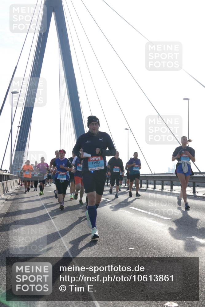 03.10.2026 - Köhlbrandbrückenlauf Tim E. http://msf.ph/oto/10613861 03.10.2026 09:30:32 Position 1 2095 meine-sportfotos.de