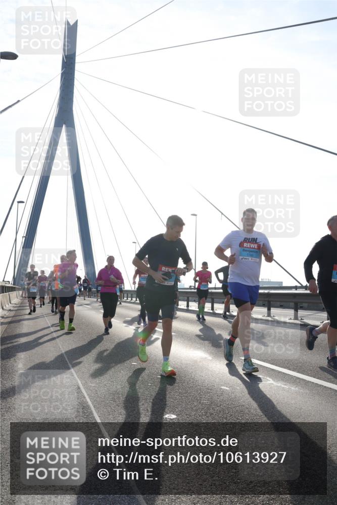 03.10.2026 - Köhlbrandbrückenlauf Tim E. http://msf.ph/oto/10613927 03.10.2026 09:30:36 Position 1 1740 meine-sportfotos.de