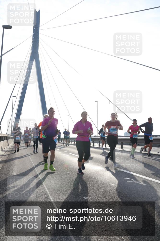 03.10.2026 - Köhlbrandbrückenlauf Tim E. http://msf.ph/oto/10613946 03.10.2026 09:30:38 Position 1  meine-sportfotos.de