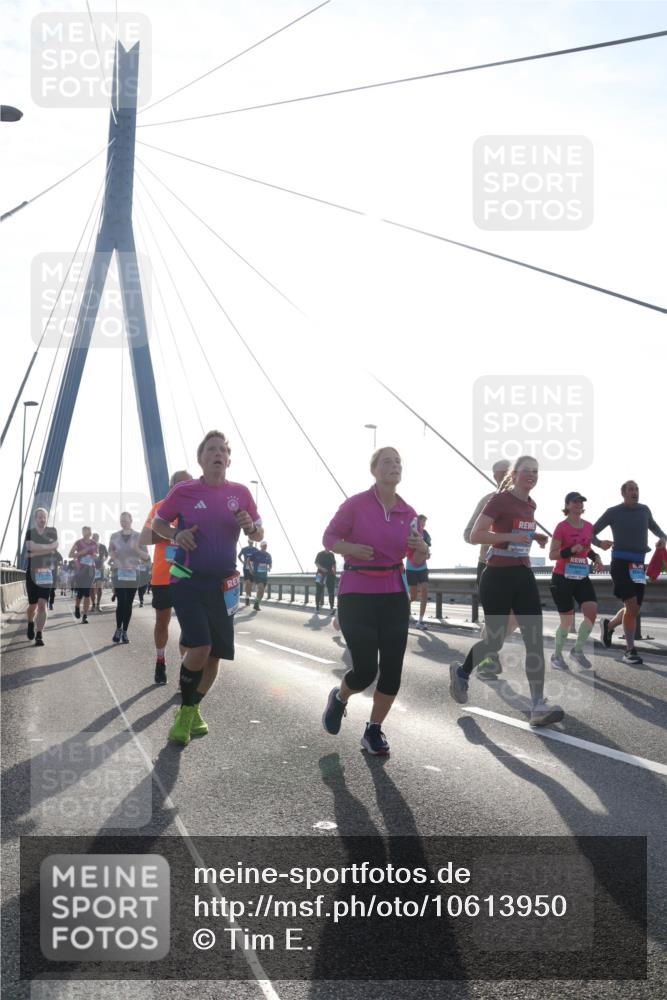 03.10.2026 - Köhlbrandbrückenlauf Tim E. http://msf.ph/oto/10613950 03.10.2026 09:30:38 Position 1  meine-sportfotos.de