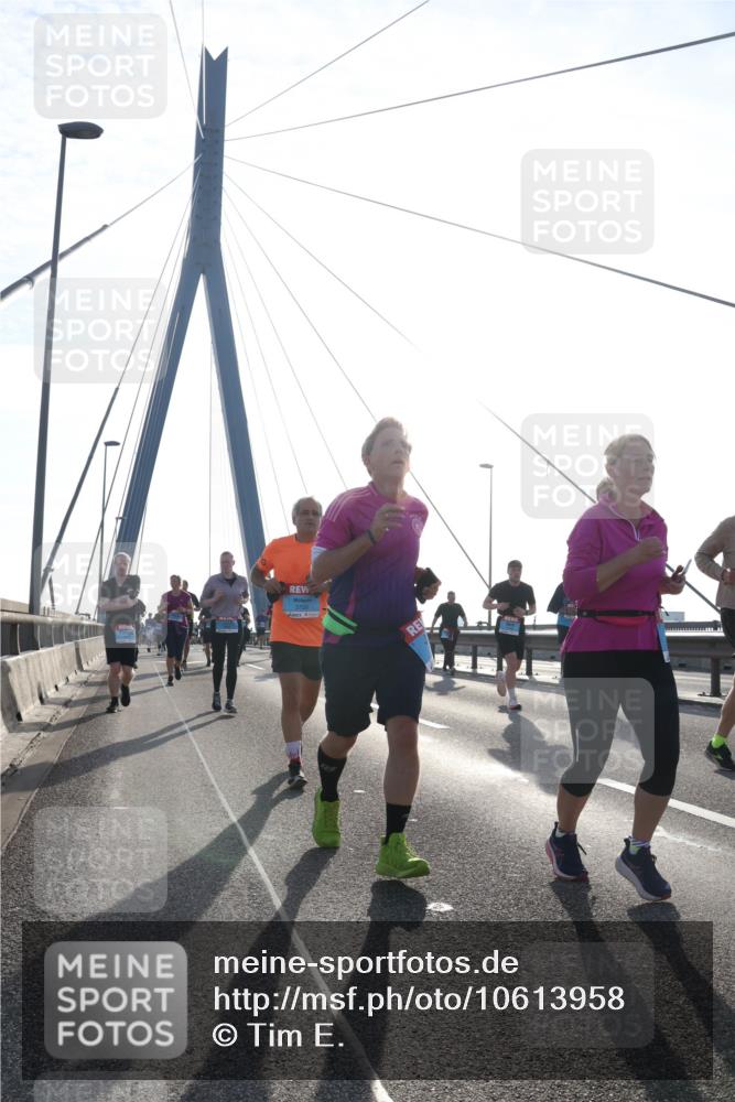 03.10.2026 - Köhlbrandbrückenlauf Tim E. http://msf.ph/oto/10613958 03.10.2026 09:30:39 Position 1  meine-sportfotos.de