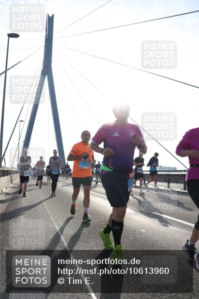 03.10.2026 - Köhlbrandbrückenlauf Tim E. http://msf.ph/oto/10613960 03.10.2026 09:30:39 Position 1 3755 meine-sportfotos.de