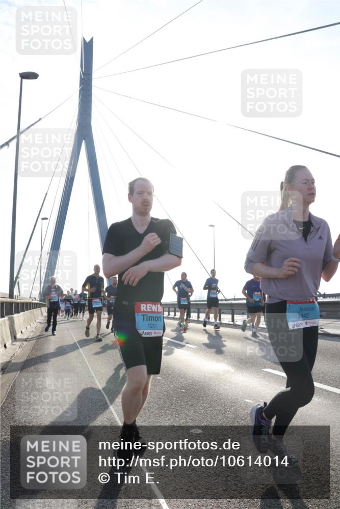 03.10.2026 - Köhlbrandbrückenlauf Tim E. http://msf.ph/oto/10614014 03.10.2026 09:30:42 Position 1 1211, 3842 meine-sportfotos.de
