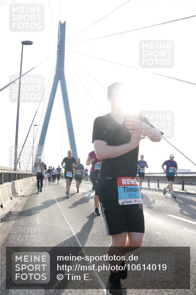 03.10.2026 - Köhlbrandbrückenlauf Tim E. http://msf.ph/oto/10614019 03.10.2026 09:30:42 Position 1 1211 meine-sportfotos.de