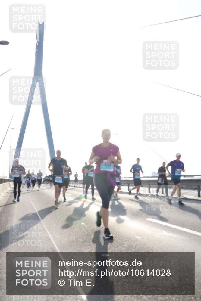 03.10.2026 - Köhlbrandbrückenlauf Tim E. http://msf.ph/oto/10614028 03.10.2026 09:30:43 Position 1  meine-sportfotos.de